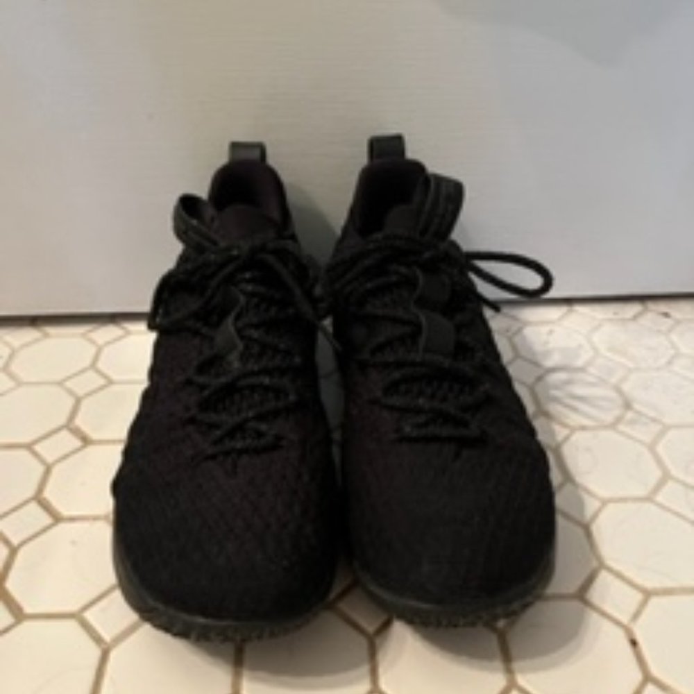 Nike Lebron 15 low blackout